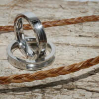 Edelstahl-Ring mit Nut und Brücke, 4mm breit, zum Einlegen von Pferdehaar